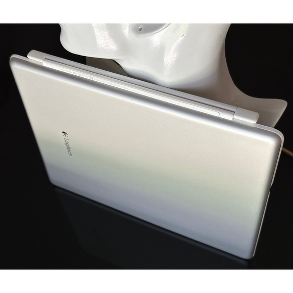 White Logitech Ultrathin Bluetooth Keyboard Tablet Cover Low Profile iPad 2/3/4 - Picture 7 of 12